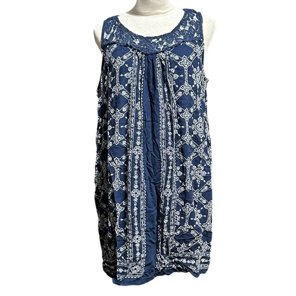 Xhilaration women's XXL blue and white sleeveless blouse